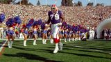 Niederlagenserie:  Die Buffalo Bills (hier der Einlauf der Spieler zum Super Bowl 27 im Januar 1993) schafften zu Beginn der 90er-Jahre etwas, was noch keinem Team zuvor gelang: Das Team aus dem Nordwesten New Yorks stand zwischen 1991 und 1994 in vier aufeinanderfolgenden Super Bowls – und verlor alle Spiele. Bis heute warten die Bills auf einen Titel. Immerhin: ein anderes Team verlor bislang auch vier Endspiele.
