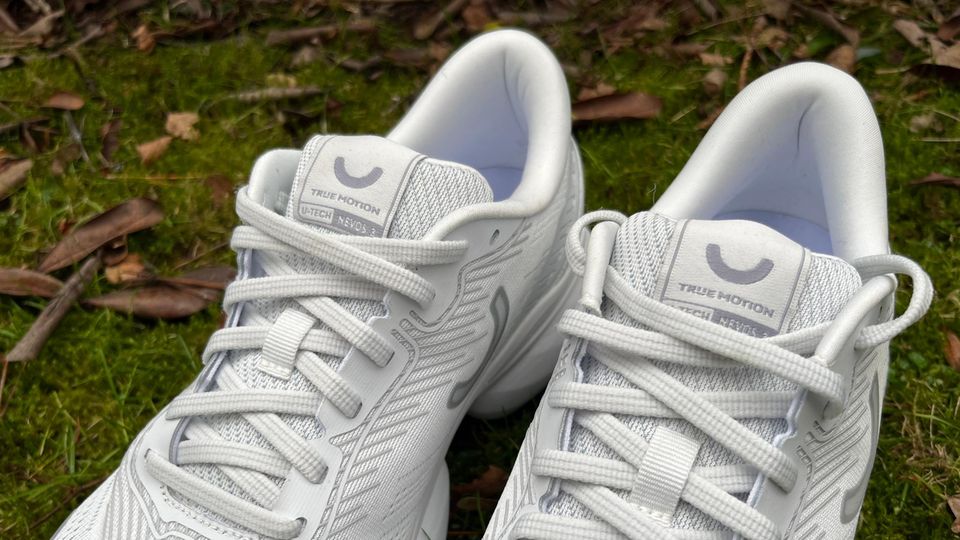 Aktuelle Laufschuhe: Der Nevos 3 von True Motion im Test Laufschuhe: Der U-Tech Nevos in weiß