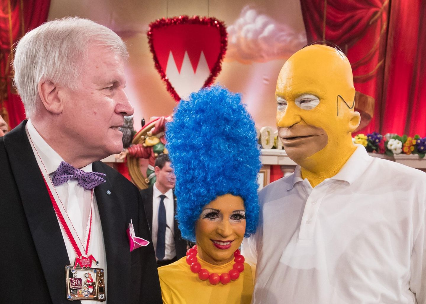 2017 erscheint Söder mit seiner Frau Karin als Homer und Marge Simpson, die bekannte, gelbe TV-Familie.
