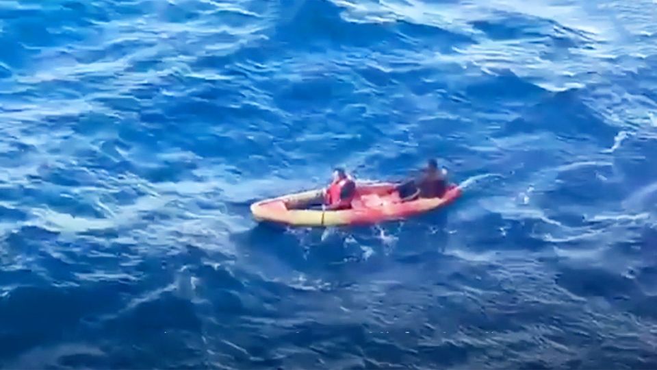 Kreuzfahrt-Riese fischt Schiffbrüchige von Kajak