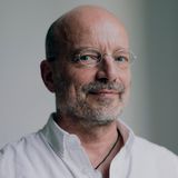 Holger Bergt sagt, Karstadt sei sein halbes Leben. "Ich lebe Karstadt. Obwohl ich nie für das Unternehmen gearbeitet habe. Man nennt mich Mister Karstadt. Und das trifft es gut. Ich identifiziere mich mit der Firma, mit der Geschichte. Es fühlt sich an, als würde ich zu einer Familie gehören."