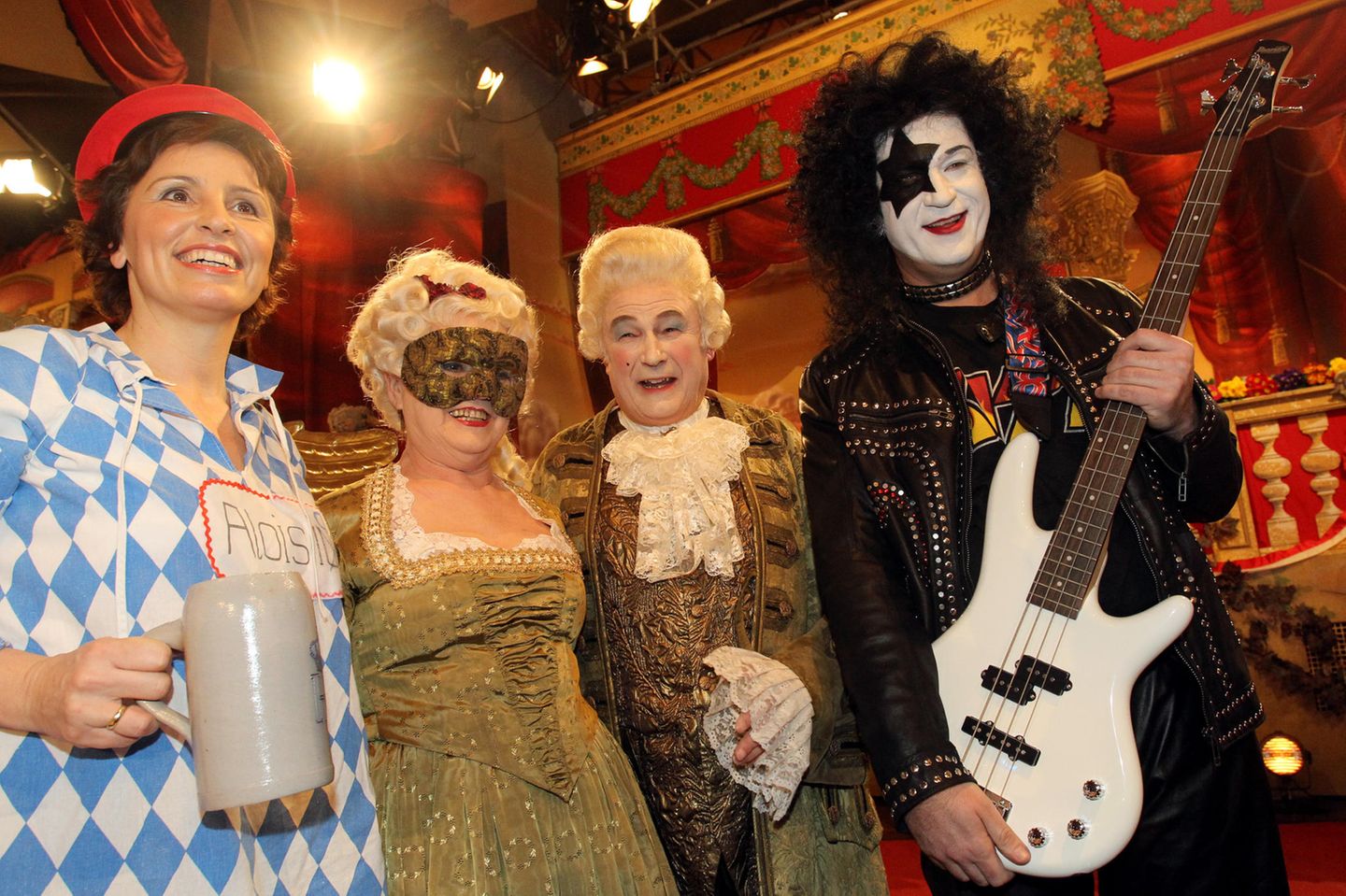 Fastnacht: Markus Söder (CSU, r) als Musiker der Band Kiss