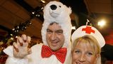 Markus Söder als Eisbär verkleidet