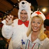 Markus Söder als Eisbär verkleidet