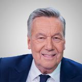 Ronald Kaiser vor grauem Hintergrund