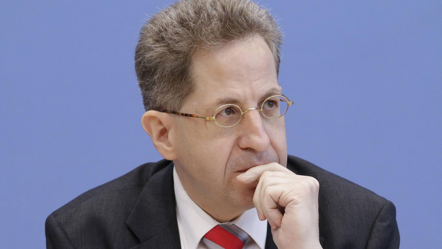 Hans Georg Maaßen, hier eine Aufnahme aus seiner Zeit als Präsident des Bundesamtes für Verfassungsschutz, die bis 2018 andauerte, droht Ungemach. Mehrere Stimmen aus der Politik fordern dienstrechtliche Konsequenzen für ihn.