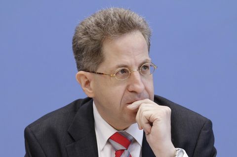Früherer Chef der Behörde: Hans Georg Maaßen, hier eine Aufnahme aus seiner Zeit als Präsident des Bundesamtes für Verfassungsschutz, die bis 2018 andauerte, droht Ungemach. Mehrere Stimmen aus der Politik fordern dienstrechtliche Konsequenzen für ihn. Hans Georg Maaßen, hier eine Aufnahme aus seiner Zeit als Präsident des Bundesamtes für Verfassungsschutz, die bis 2018 andauerte, droht Ungemach. Mehrere Stimmen aus der Politik fordern dienstrechtliche Konsequenzen für ihn.