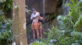 Mike und Leyla unter der Dusche