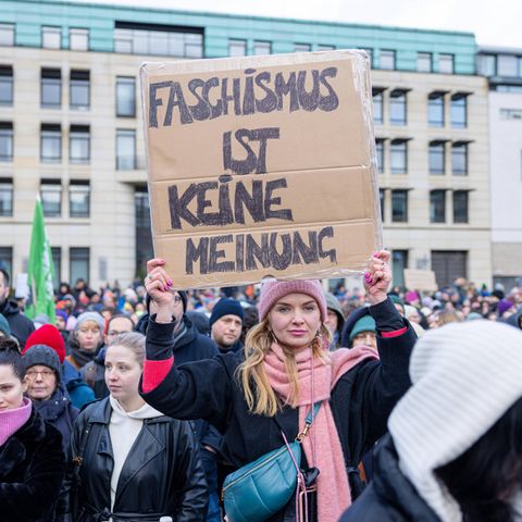 Protestwelle in Deutschland: Menschen gehen gegen rechts auf die Straße