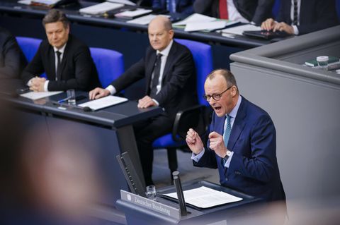 Unions-Fraktionschef Friedrich Merz spricht bei der Generaldebatte im Bundestag
