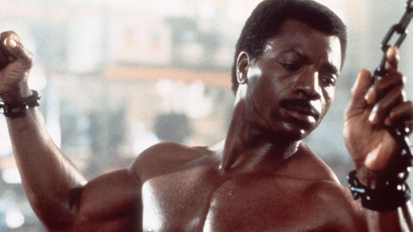 Als raubeiniger Polizist "Action Jackson" jagte Weathers 1988 im gleichnamigen Film Verbrecher. Doch der Film floppte. Kurz danach spielte er im Film "Hurricane Smith" eine ähnliche Rolle. Der große Erfolg blieb aber auch hier aus. Danach flachte seine Karriere ab.