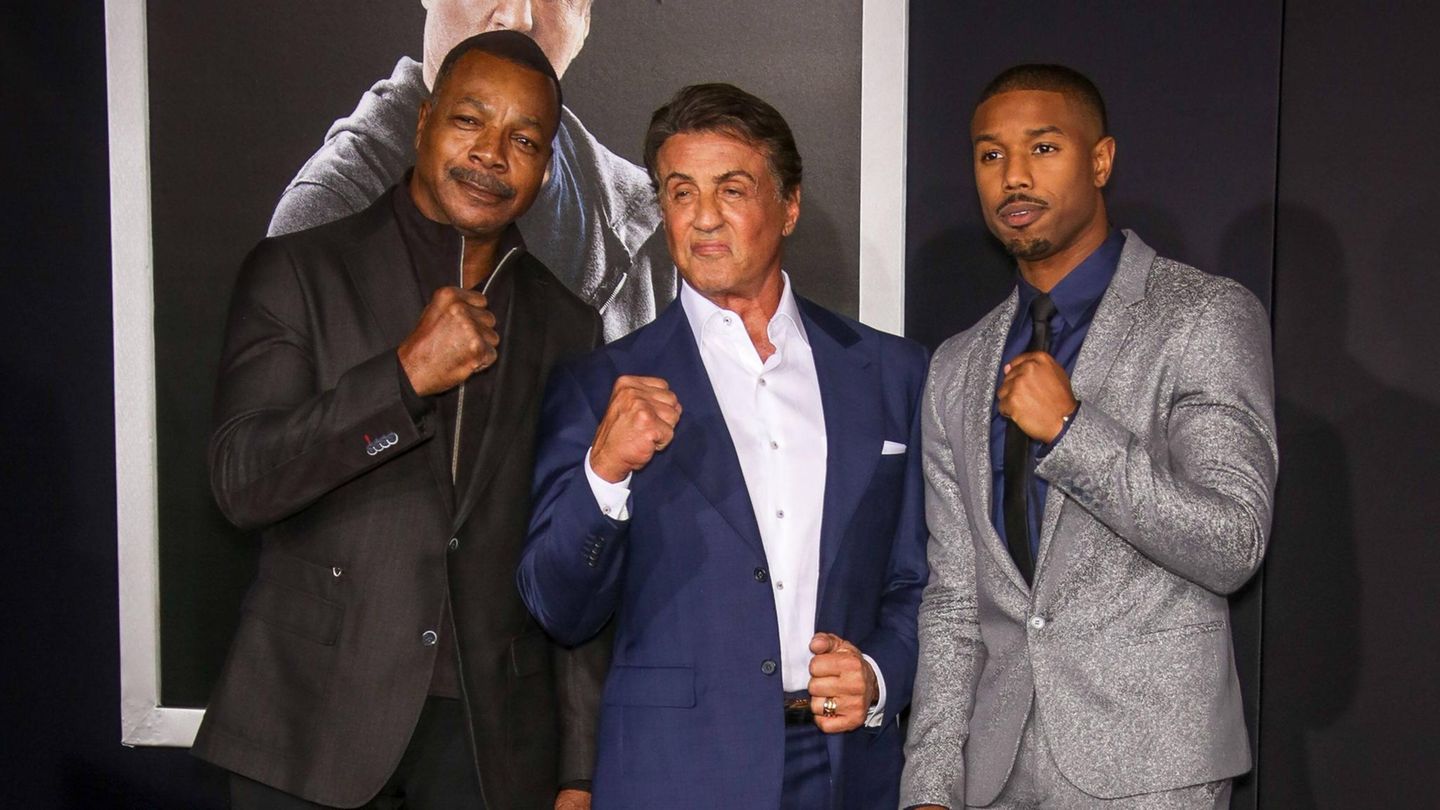 Der Ruf des Apollo Creed hing ihm immer nach Sylvester Stallone, Carl Weathers und Michael B. Jordan recken die Faust in die Kamera