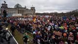 Angemeldet waren 100.000 Menschen. Geplant war eine Menschenkette unter dem Motto "Wir sind die Brandmauer"
