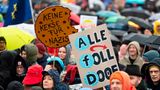 Die Proteste richten sich unter anderem gegen die AfD