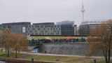 Auf dem Weg Richtung Reichstag: Schon am Vormittag meldete die Polizei Menschenströme Richtung Regierungsviertel