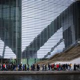 Und der Menschenstrom reißt nicht ab ...