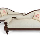 Elton John-Auktion bei Christie's Chaiselonges