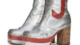 Elton John-Auktion bei Christie's Silberne Plateaustiefel