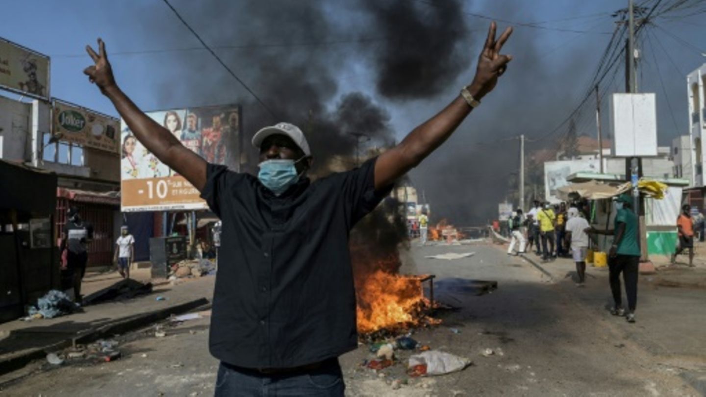 Zusammenstöße im Senegal bei Protesten gegen Verschiebung der Präsidentenwahl