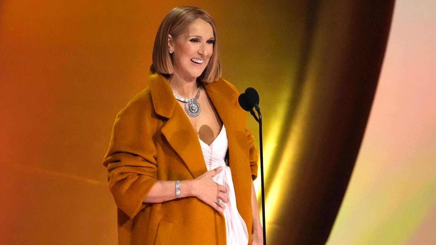Celine Dion trat unerwartet bei den Grammy auf. Die Sängerin hatte 2022 verkündet, dass sie unheilbar am Stiff-Person-Syndrom erkrankt ist und hatte sich weitgehend aus der Öffentlichkeit zurückgezogen.
