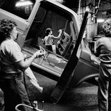 Lackierarbeiten am Montageband der Niva Vierradantrieb