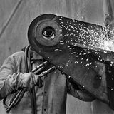 Wenn Mensch und Maschine verschmelzen – zumindest auf dem Bild: Bau des Flugzeugträgers "Charles des Gaulle"