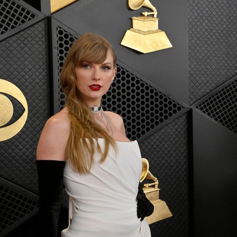 Taylor Swift auf dem Roten Teppich bei den Grammys 2024