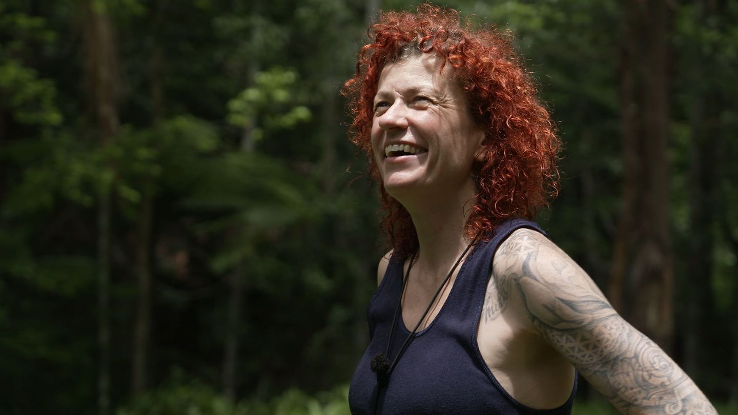 Lucy Diakovska im Porträt, lächelnd im Dschungelcamp
