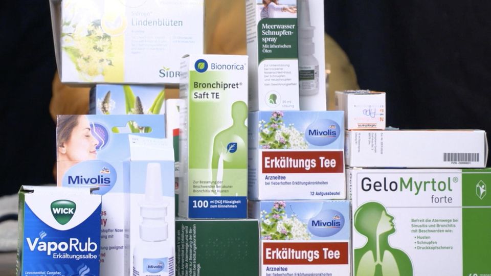 Erkältung: Wo liegen die Unterschiede bei Hilfsmitteln aus der Drogerie und der Apotheke?