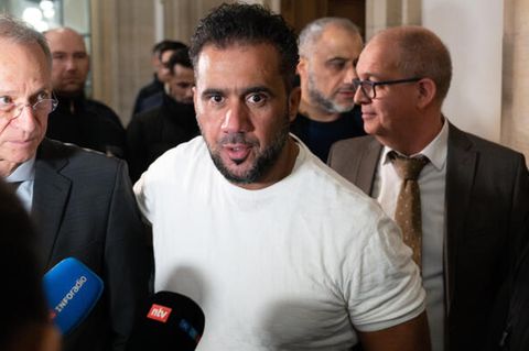 Über drei Jahre hat der Prozess zwischen Arafat Abou-Chaker und Bushido angehalten. Jetzt hat das Landgericht Berlin den Ex-Manager von Rapper Bushido von den Hauptvorwürfen freigesprochen.     