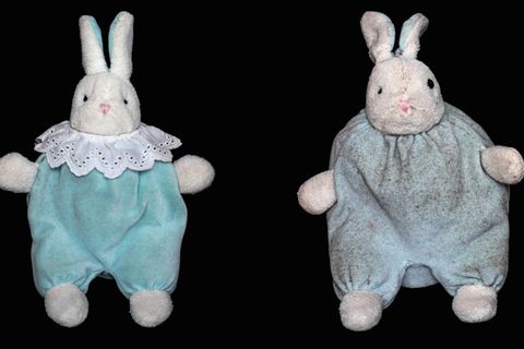 Aufgebrezelt vs. abgeliebt: Allein der Duft nach all den Schmusejahren macht Kuscheltiere unersätzlich