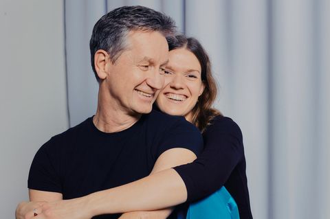 Anna und Karsten umarmen sich
