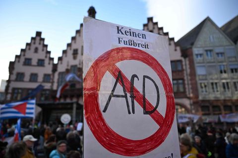 Wie hier in Frankfurt am Main am Montag demonstrierten in den vergangenen Wochen vielerorts Menschen gegen die AfD