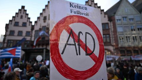 Wie hier in Frankfurt am Main am Montag demonstrierten in den vergangenen Wochen vielerorts Menschen gegen die AfD