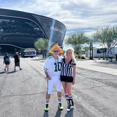 Deutscher NFL-Fan vor Allegiant Stadium