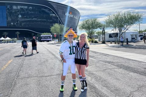 Deutscher NFL-Fan vor Allegiant Stadium