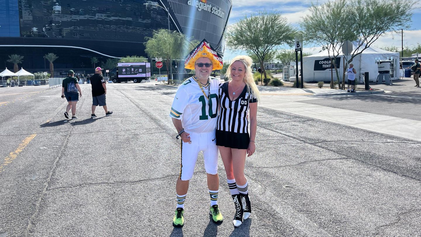 Deutscher NFL-Fan vor Allegiant Stadium