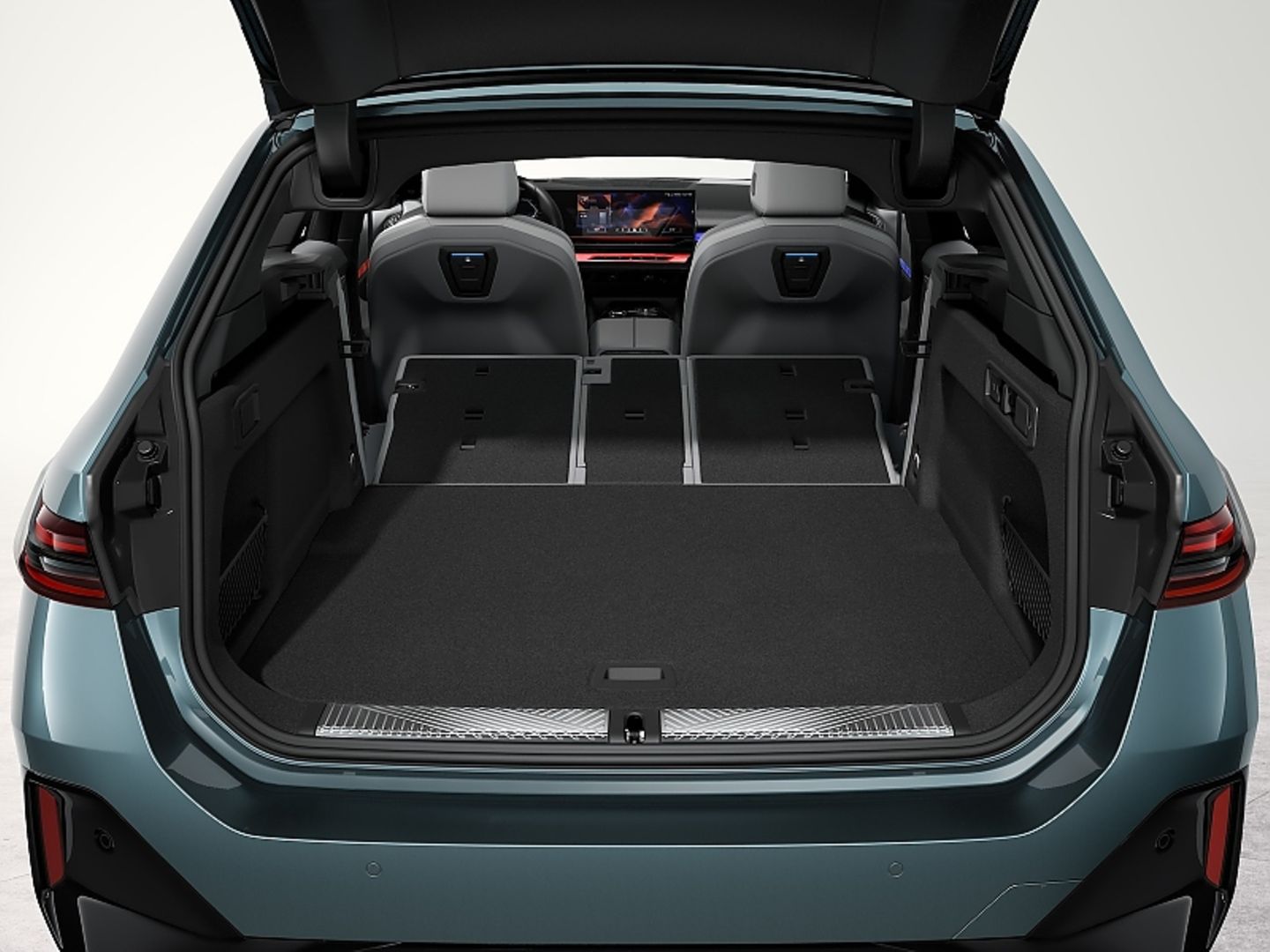 BMW_i5_-_5er_Touring-8.jpg