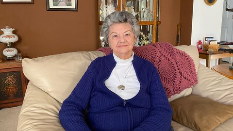 Norma Anderson in ihrem Wohnzimmer in Denver