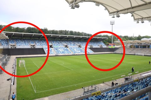 Die "Kuhwiesen" im Saarbrücker Ludwigsparkstadion werden von Planen bedeckt
