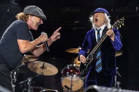 AC/DC-Frontmann Brian Johnson und Gitarrist Angus Young bei einem Auftritt in Kalifornien im vergangenen Jahr
