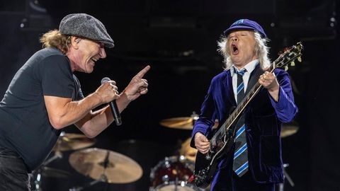 AC/DC-Frontmann Brian Johnson und Gitarrist Angus Young bei einem Auftritt in Kalifornien im vergangenen Jahr