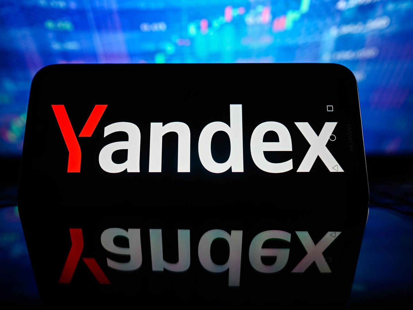 Ayollar kiyimidagi erkakni sikish