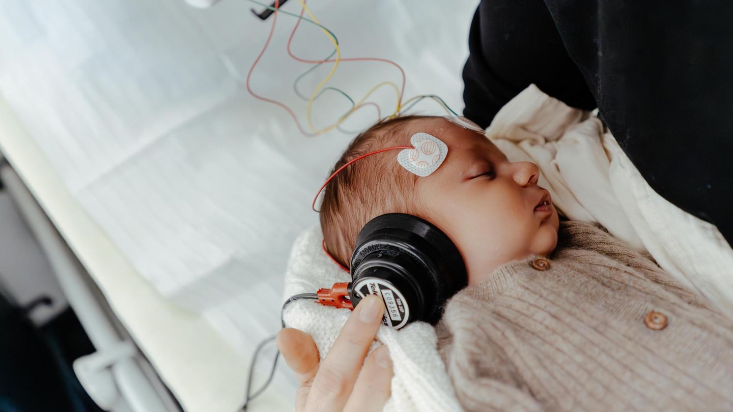Hearing loss: How it can be treated in children and the elderly