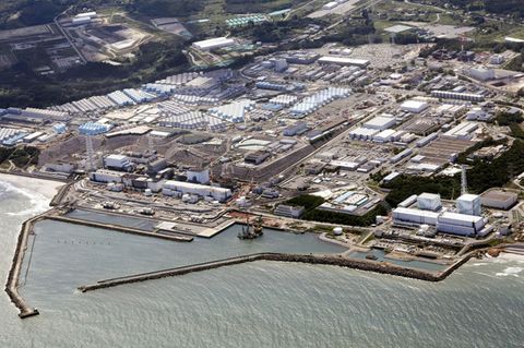 Blick von oben auf das Kernkraftwerk Fukushima Daiichi an der japanischen Ostküste