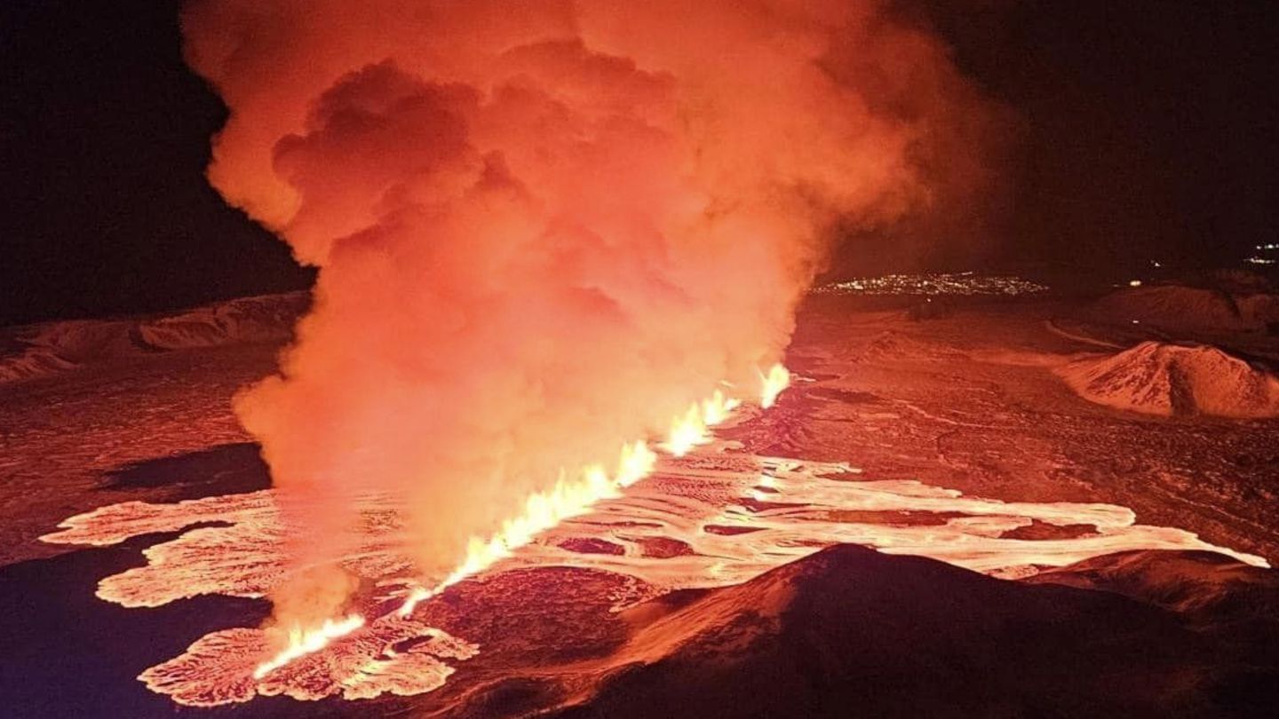Island: Lava spritzt aus riesiger Erdspalte – dritter Vulkanausbruch nahe Grindavik