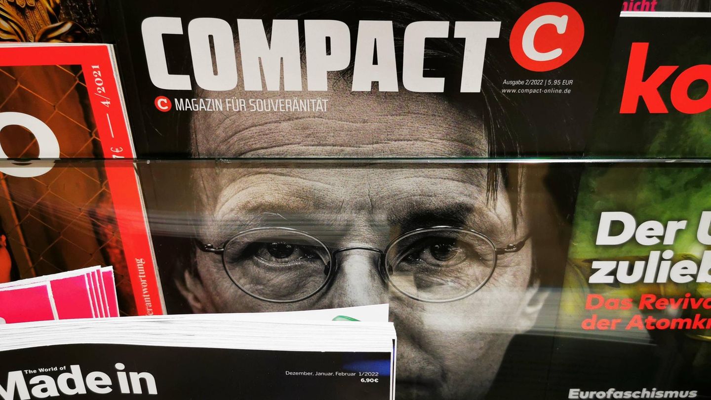 Das Magazin "Compact" liegt in einem Zeitschriftenregal