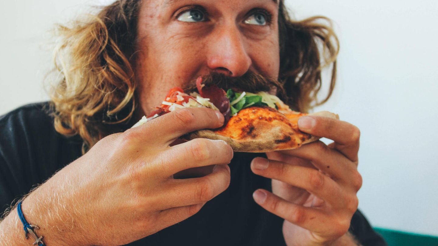 Mann isst Pizza Mann isst Pizza