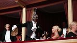 Auch Model Papis Loveday hatte seinen Spaß in der Staatsoper