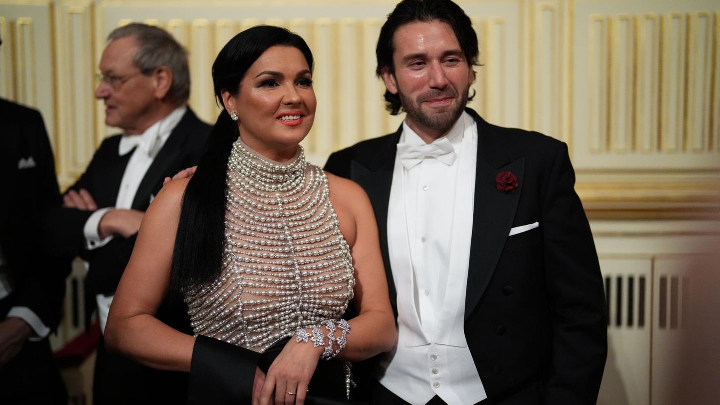 Opernsängerin Anna Netrebko mit Begleitung